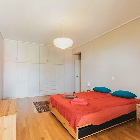 Spacious & Modern Flat In Heart Of Apartment *